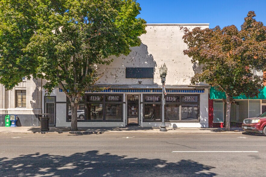 617 Main St, Klamath Falls, OR à vendre - Photo de l’immeuble – Image 2 sur 49