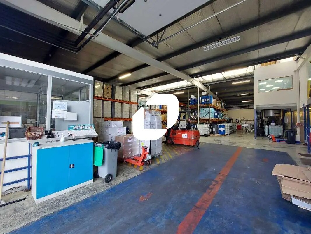 Industriel/Logistique dans Montigny-le-Bretonneux à vendre Photo de l’immeuble– Image 1 sur 12