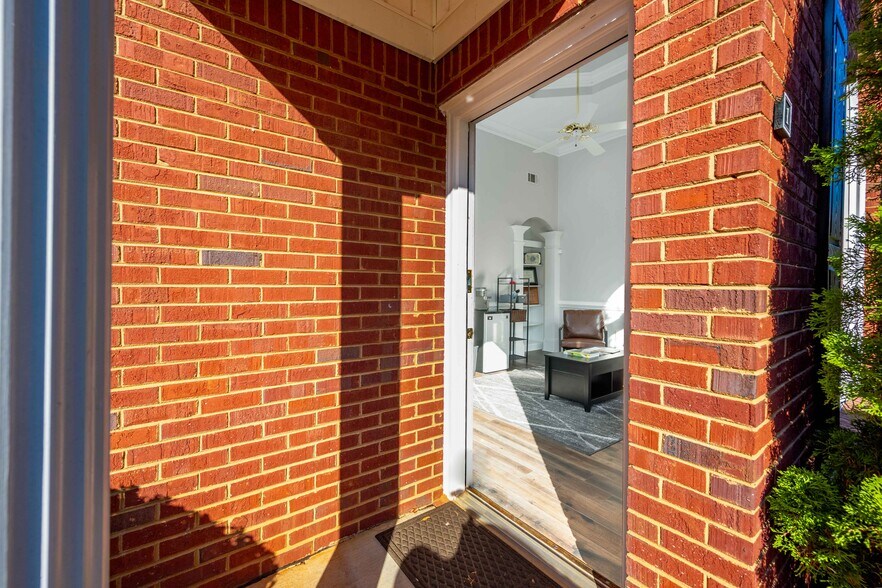 500 Sun Valley Dr, Roswell, GA à louer - Photo de l’immeuble – Image 2 sur 20