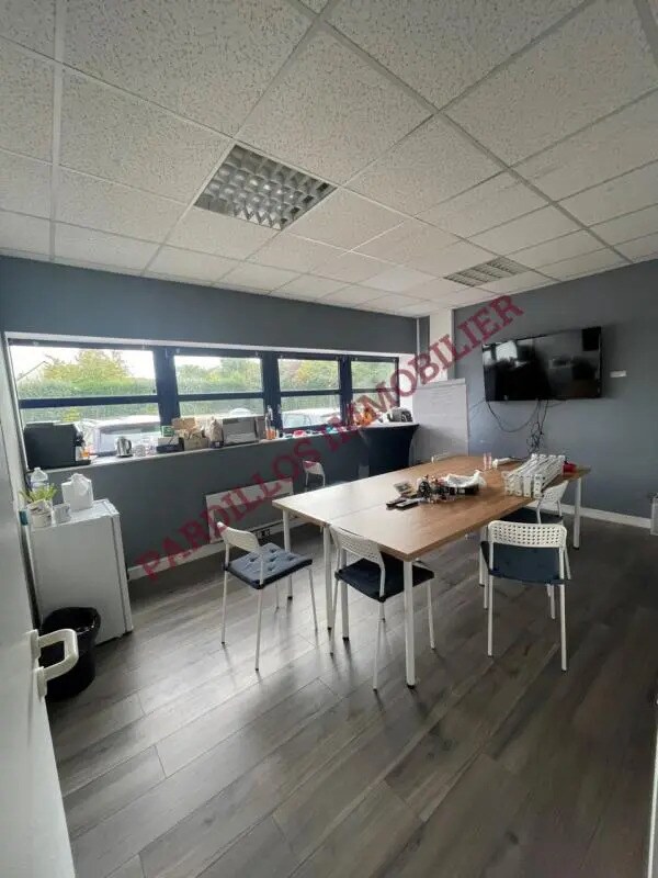 Bureau dans Mondeville à louer Photo de l’immeuble– Image 1 sur 5