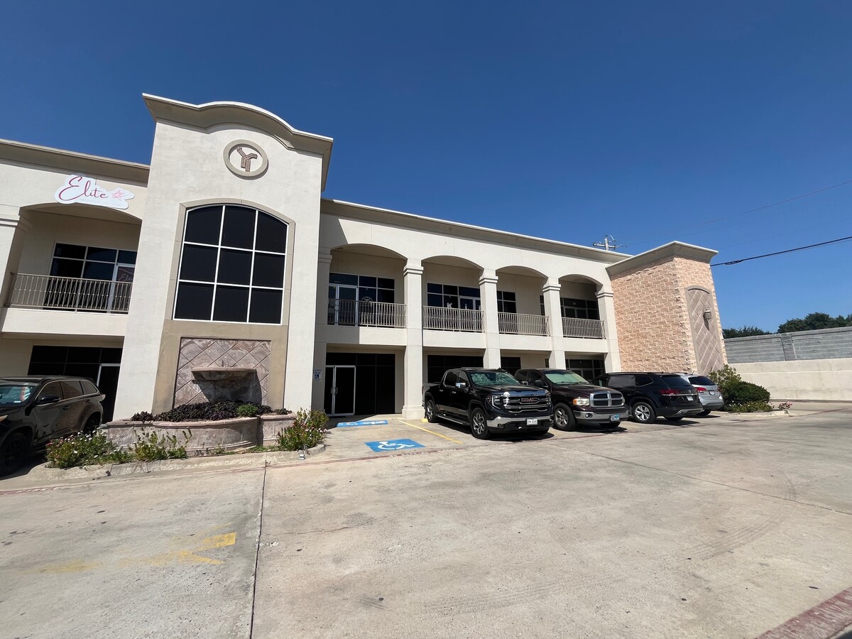 8917 Molly, Laredo, TX 78045 - Lot 1 -  - Photo intérieure - Image 1 of 13
