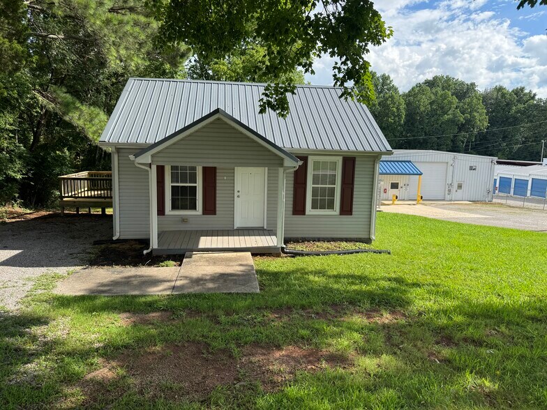 321 W End Ave, McMinnville, TN à louer - Photo de l’immeuble – Image 2 sur 11