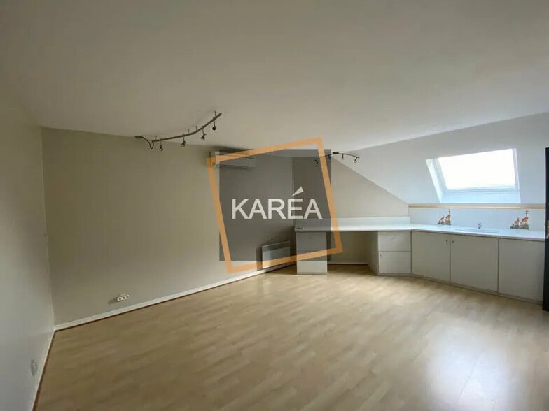 Bureau dans Bussy-Saint-Georges à vendre - Photo de l’immeuble – Image 3 sur 5