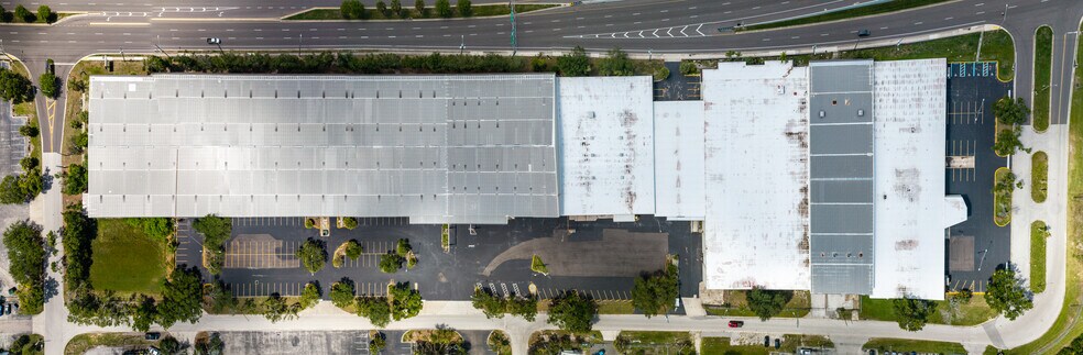 6750 N Bryan Dairy Rd, Seminole, FL à louer - Photo de l’immeuble – Image 2 sur 16