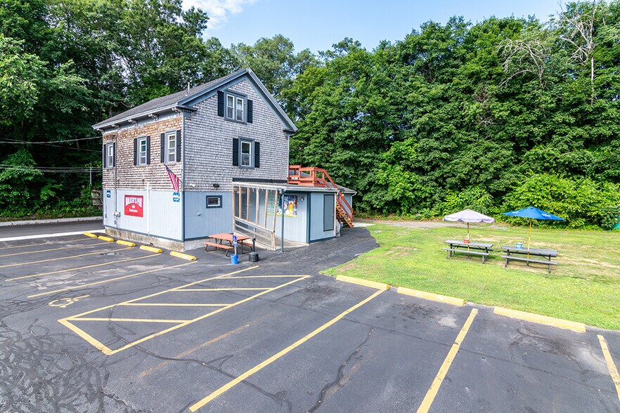 104 Canal St, Blackstone, MA à vendre - Photo de l’immeuble – Image 3 sur 41