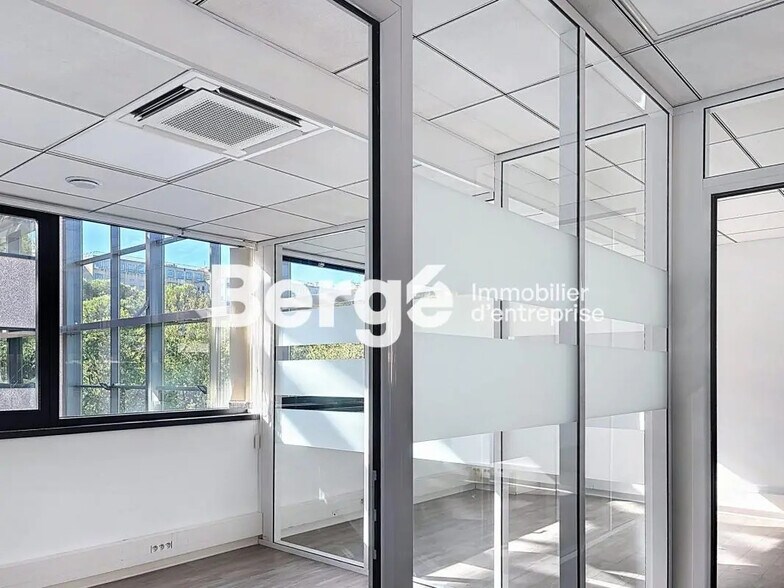 Bureau dans SOPHIA ANTIPOLIS à louer - Photo de l’immeuble – Image 3 sur 6