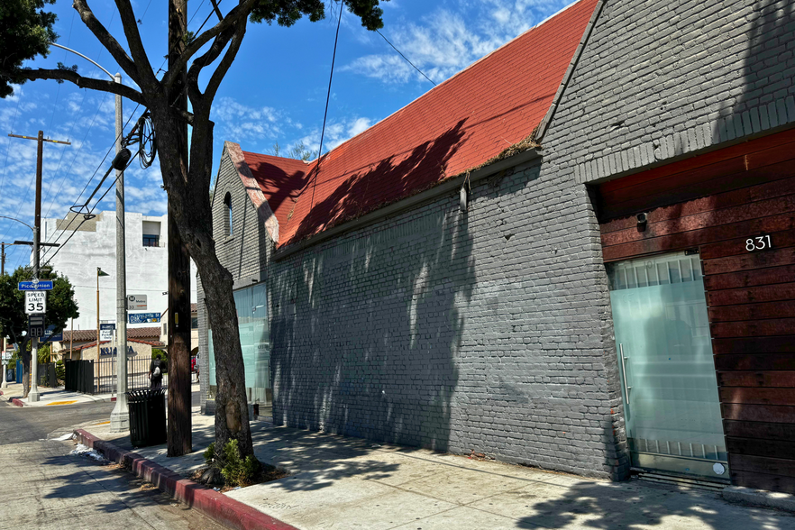 831 Venice Blvd, Los Angeles, CA à louer - Photo de l’immeuble – Image 2 sur 19