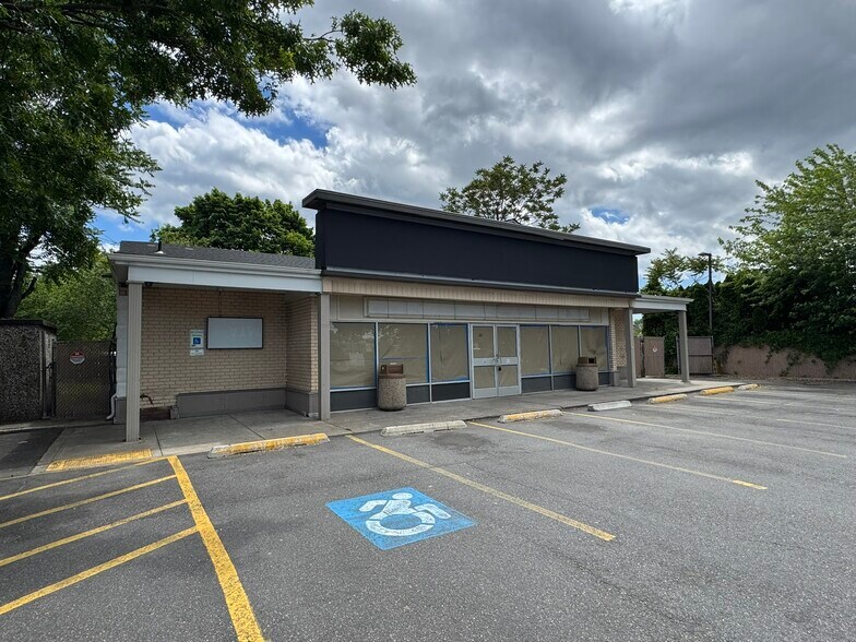 274 Bay Shore Rd, North Babylon, NY à louer - Photo de l’immeuble – Image 3 sur 4