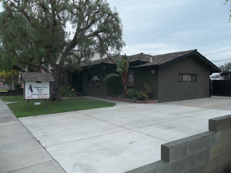 4652 Katella Ave, Los Alamitos, CA à louer - Photo principale – Image 1 sur 27