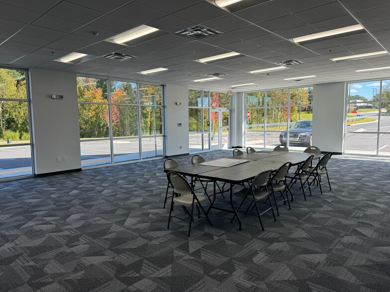 1325 Truby Dr, Haw River, NC à louer - Hall d’entrée – Image 2 sur 6