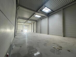 Local d’activités dans Frépillon à louer Photo intérieure– Image 2 sur 10