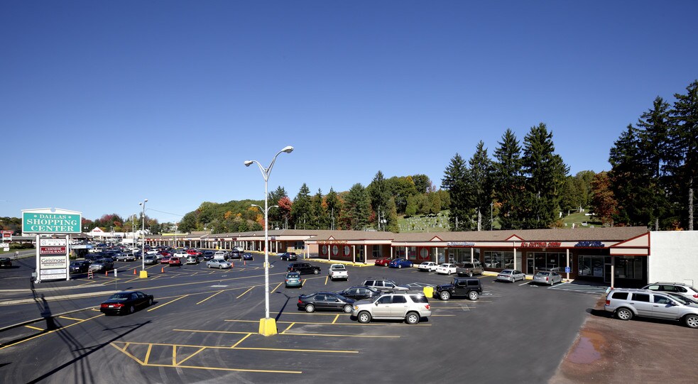 40-65 Dallas Shopping Ctr, Dallas, PA à louer - Photo de l’immeuble – Image 1 sur 9