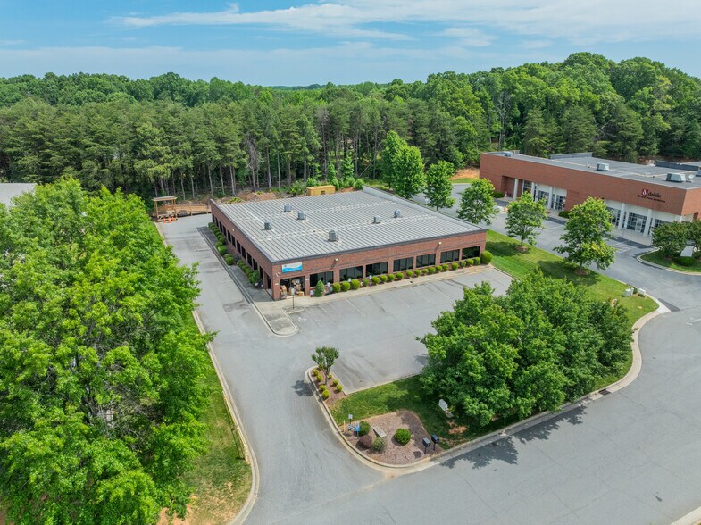 117 Eastbend Ct, Mooresville, NC à vendre - Photo de l’immeuble – Image 1 sur 13