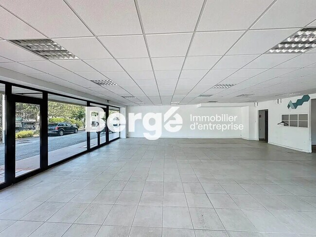 Plus de détails pour Local commercial à louer