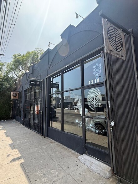 1035 Myra Ave, Los Angeles, CA à louer - Photo de l’immeuble – Image 2 sur 11