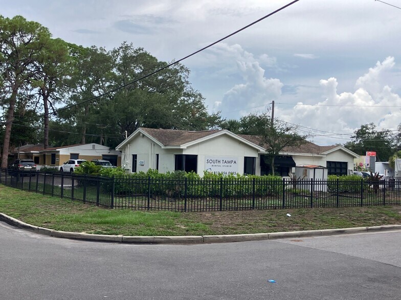 South Tampa Medical and Professional portefeuille de 2 biens à vendre sur LoopNet.fr - Photo de l’immeuble – Image 3 sur 11
