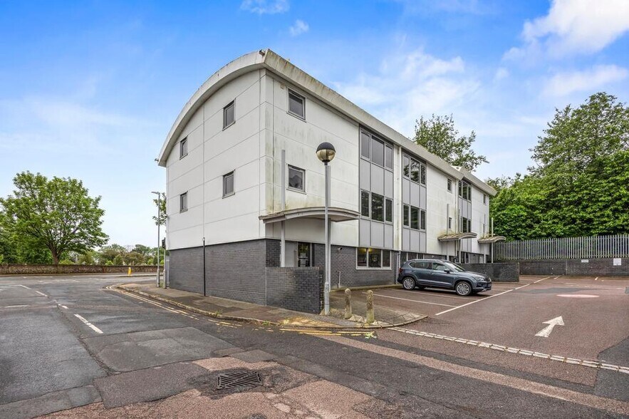 English Clos, Hove à vendre - Photo de l’immeuble – Image 3 sur 30