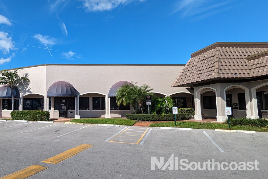 715-735 Colorado Ave, Stuart, FL à louer - Photo de l’immeuble – Image 3 sur 11