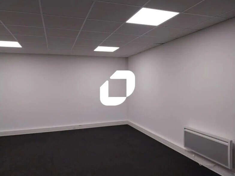 Bureau dans Couëron à louer - Photo de l’immeuble – Image 3 sur 3