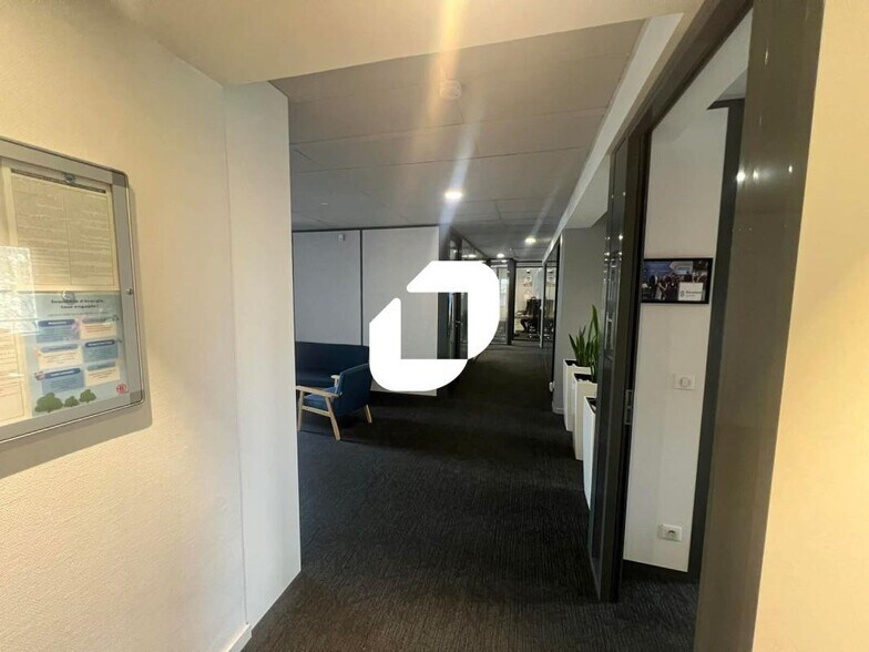 Bureau dans Lille à louer - Photo de l’immeuble – Image 2 sur 11