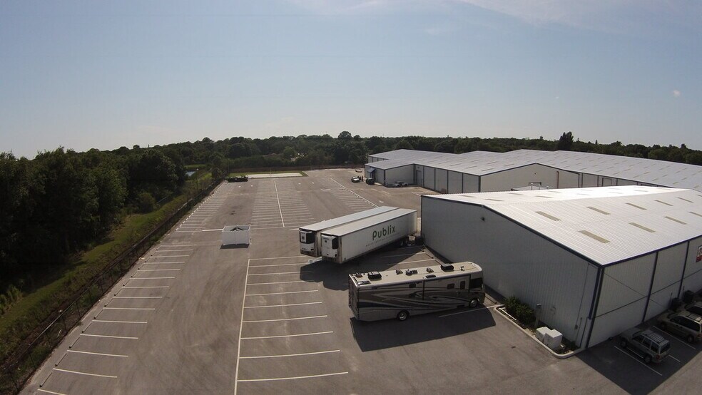 7168 15th St E, Sarasota, FL à vendre - Photo de l’immeuble – Image 3 sur 17