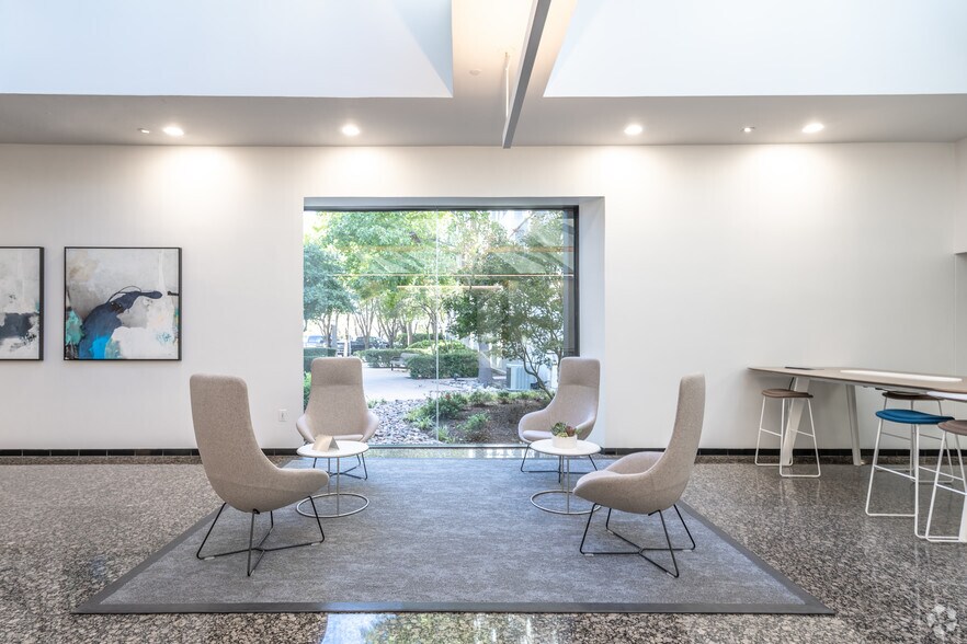 8750 N Central Expy, Dallas, TX à louer - Hall d’entrée – Image 3 sur 18