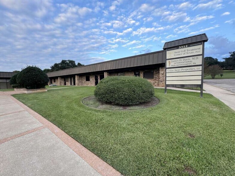 3312 N University Dr, Nacogdoches, TX à vendre - Photo de l’immeuble – Image 2 sur 10
