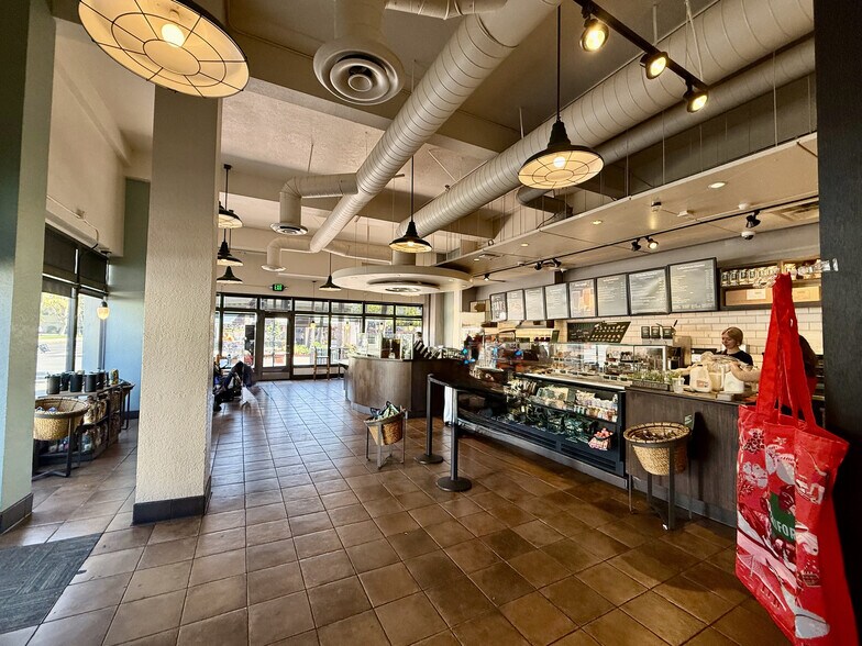 1235 State St, Santa Barbara, CA à louer - Photo de l’immeuble – Image 2 sur 21