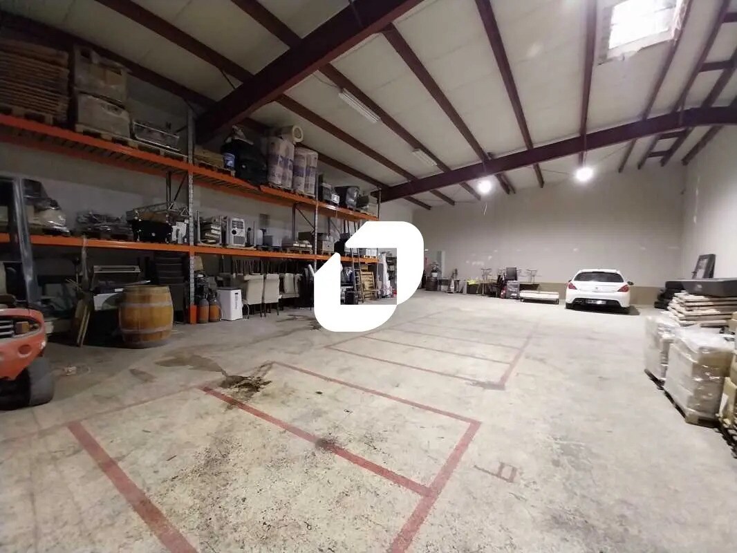 Bureau dans Les Essarts-le-Roi à louer Photo intérieure– Image 1 sur 8