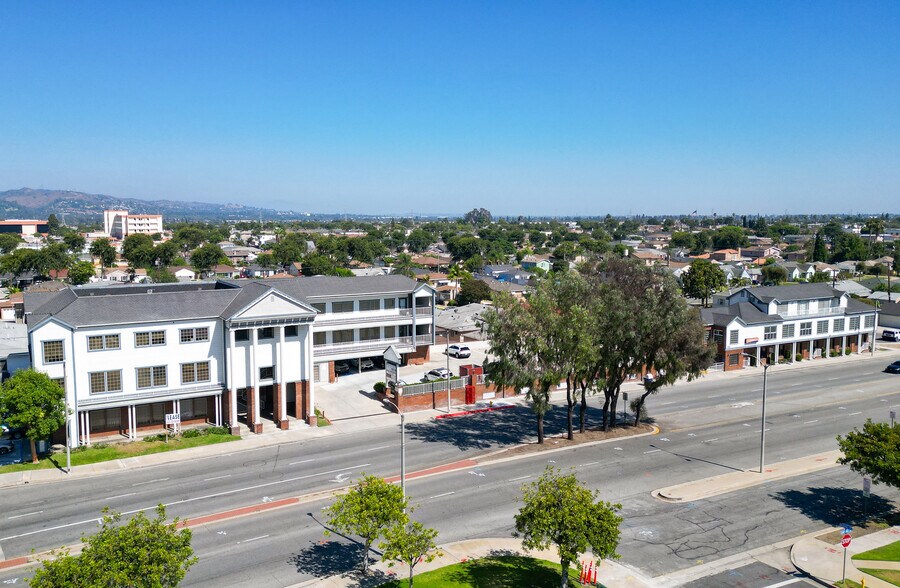 420 N Montebello Blvd, Montebello, CA à louer - Photo de l’immeuble – Image 2 sur 3