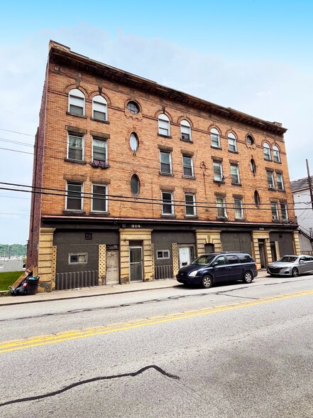 904-914 Island Ave, McKees Rocks, PA à vendre - Photo de l’immeuble – Image 1 sur 5