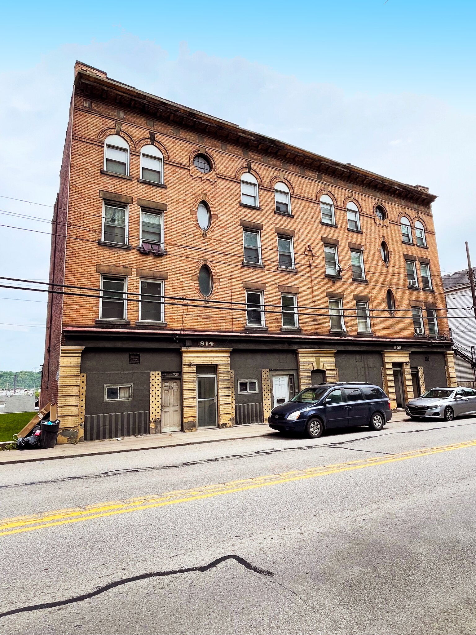 904-914 Island Ave, McKees Rocks, PA à vendre Photo de l’immeuble– Image 1 sur 6