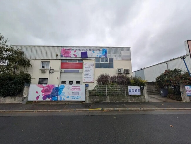 Plus de détails pour Local d’activités à vendre