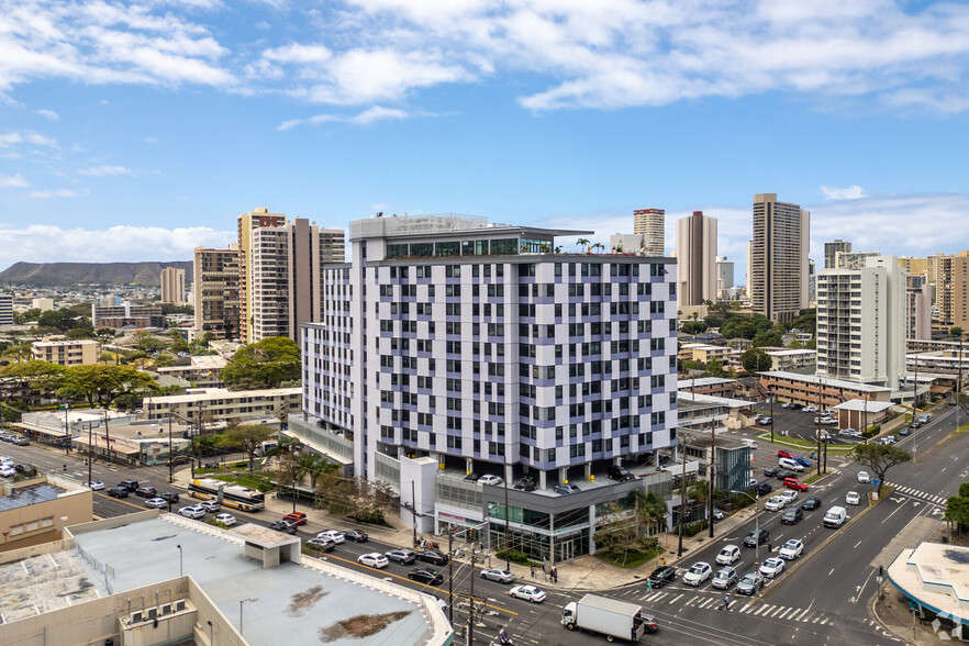 2615 S King St, Honolulu, HI à louer - Photo de l’immeuble – Image 1 sur 4