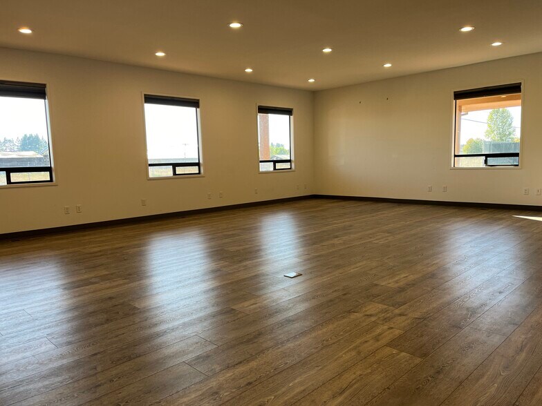 31895 NW Hillcrest Ave, North Plains, OR à vendre - Photo intérieure – Image 3 sur 8