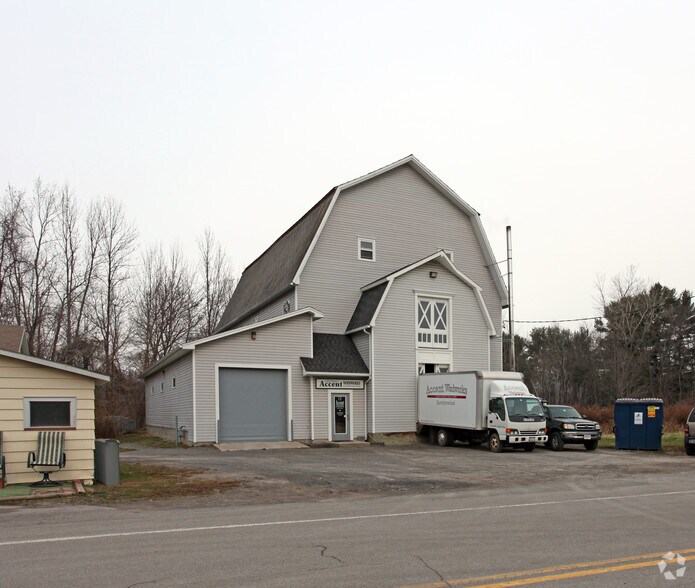 72 Railroad Ave, Hamlin, NY à vendre - Photo principale – Image 1 sur 26