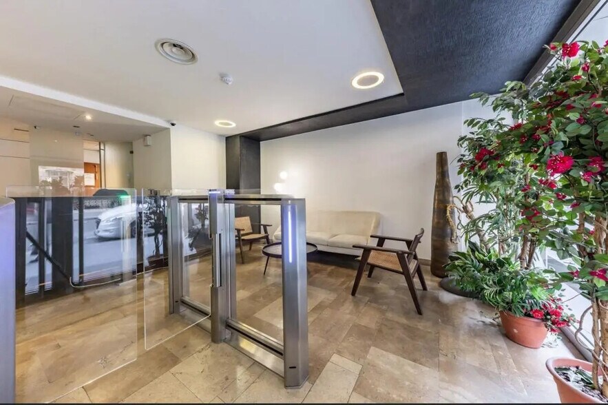 Bureau dans Paris à louer - Photo de l’immeuble – Image 3 sur 11