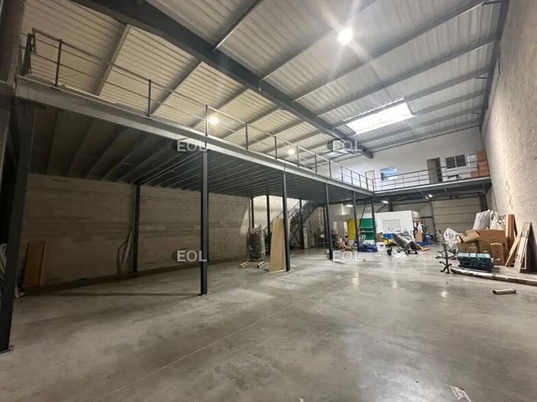 Local d'activités dans Meyreuil à vendre - Photo de l’immeuble – Image 1 sur 7