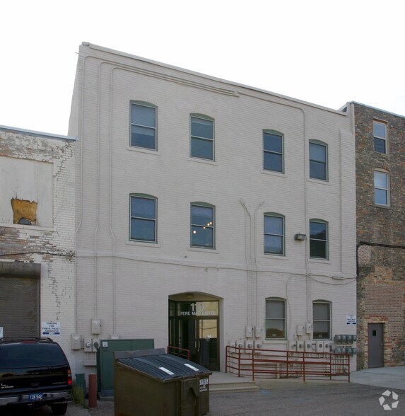 119 Pere Marquette Dr, Lansing, MI à louer - Photo de l’immeuble – Image 2 sur 17