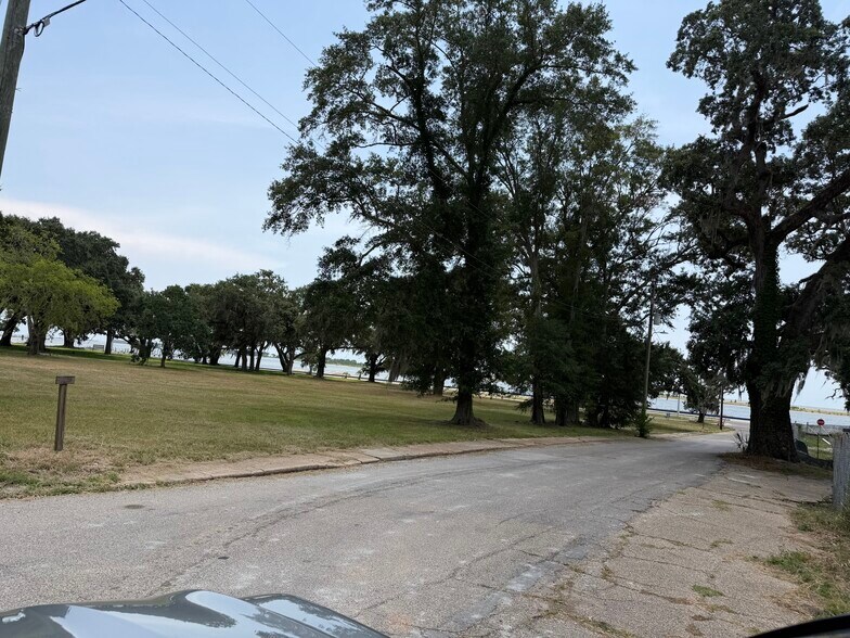 590 Beach Blvd, Biloxi, MS à vendre - Photo de l’immeuble – Image 3 sur 7