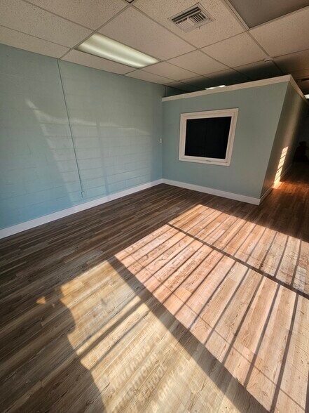 3584 Fowler St, Fort Myers, FL à louer - Photo de l’immeuble – Image 3 sur 7