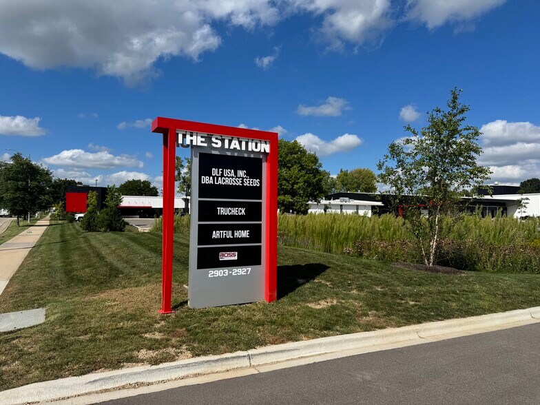 2919 Packers Ave, Madison, WI à louer - Photo de l’immeuble – Image 3 sur 13