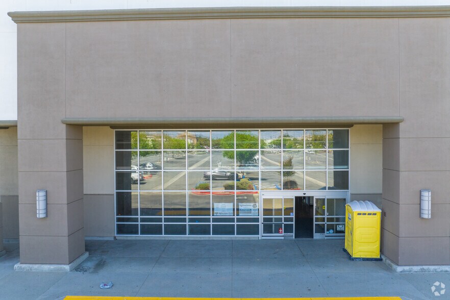 1165 S Sanderson Ave, Hemet, CA à vendre - Photo de l’immeuble – Image 2 sur 14