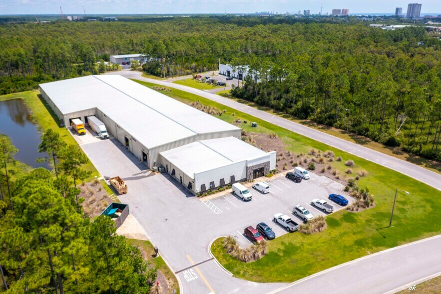 17684 Cordova Pl, Panama City Beach, FL à vendre - Photo de l’immeuble – Image 2 sur 52