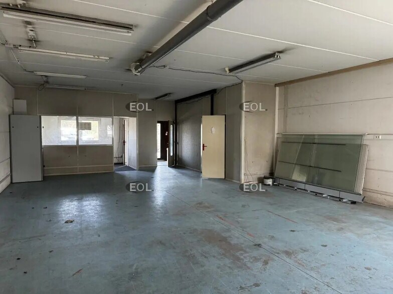 Local d’activités dans Massy à louer - Photo de l’immeuble – Image 3 sur 5
