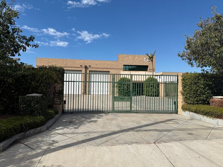 2345 Walnut Ave, Signal Hill, CA à louer - Photo de l’immeuble – Image 2 sur 8