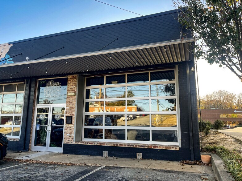 1111 Grecade St, Greensboro, NC à louer - Photo de l’immeuble – Image 2 sur 3