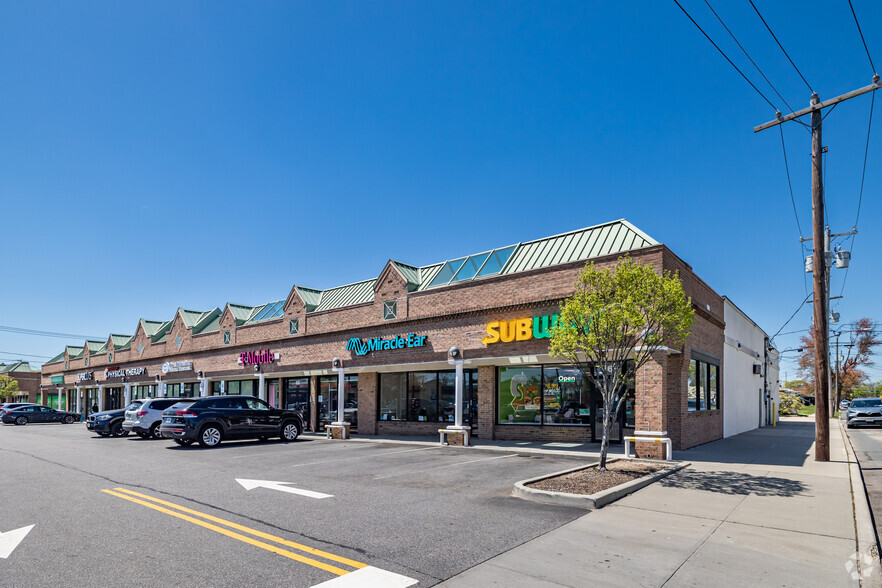 52-66 E Sunrise Hwy, Lindenhurst, NY à louer - Photo de l’immeuble – Image 2 sur 4
