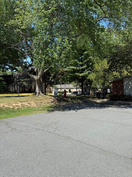 1712 Clubhouse Rd, Reston, VA à louer - Photo de l’immeuble – Image 2 sur 17