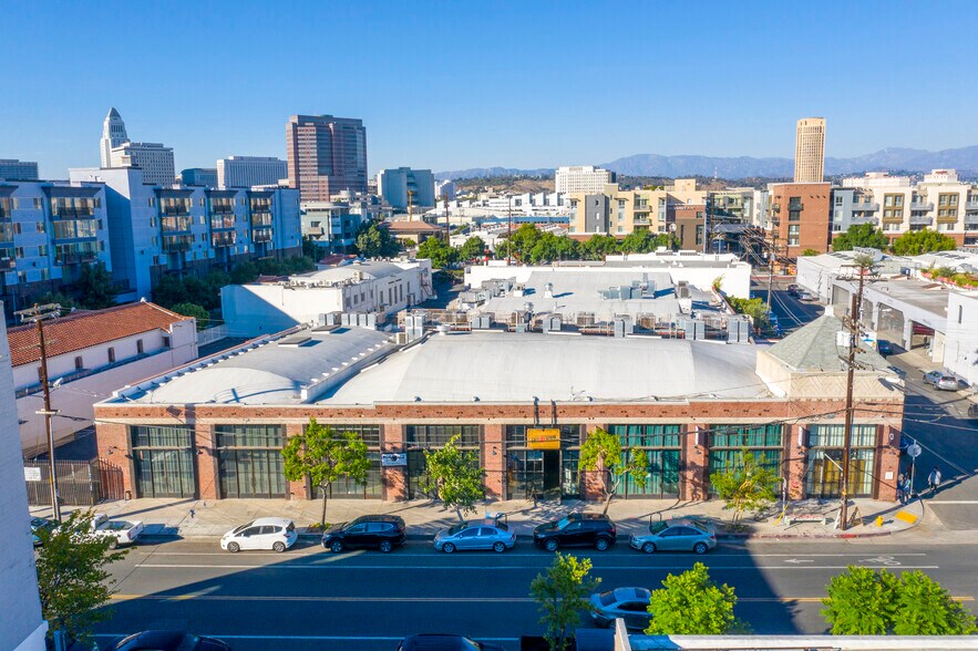 821-835 E 3rd St, Los Angeles, CA à louer - Photo de l’immeuble – Image 3 sur 5